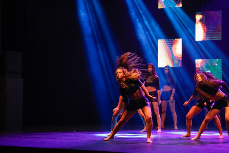 Tribe Dance Hold Your Dream 